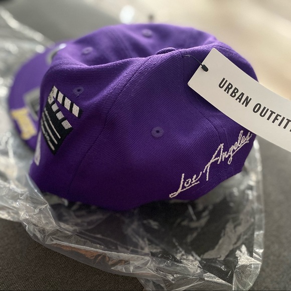 New Era Los Angeles Lakers “Tour of LA” Snapback - Picture 3 of 9